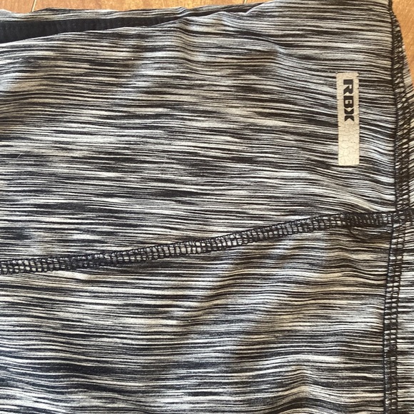 REEBOK💫Women’s Black/White Active Capris with Mesh Crisscrossed Bottoms - Picture 7 of 9